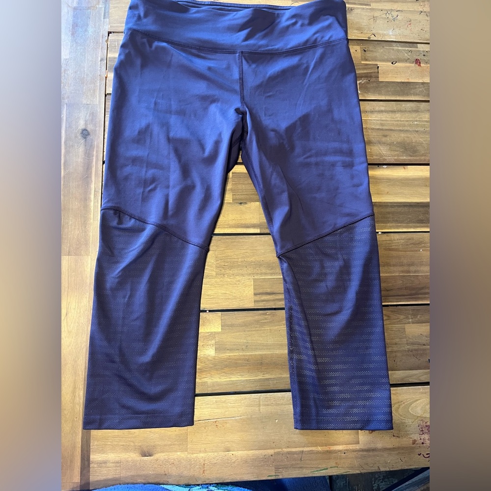 Woman’s XL Shape capri length workout pants